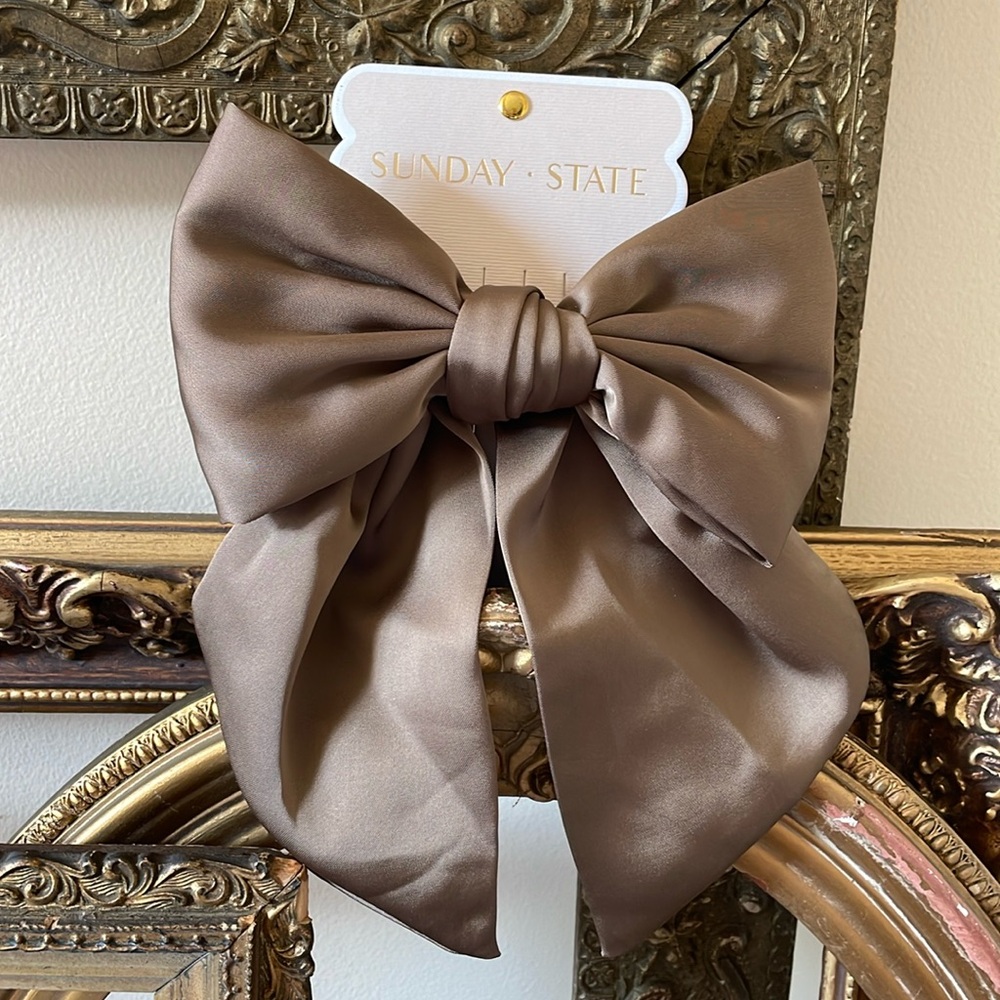 Beautiful Dark Tan‎ Bow
